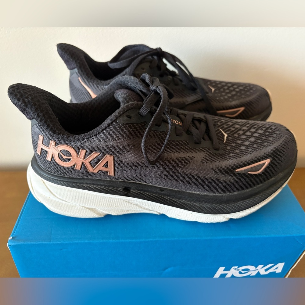 HOKA Clifton 9 Women's Black and Rose Gold sz 5.5D running shoes